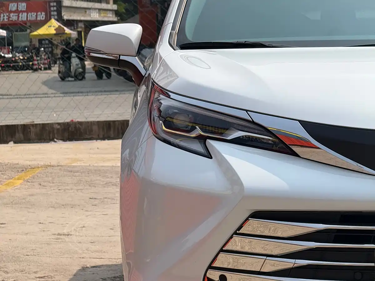 Toyota Sienna 2021 2.5L Hybrid Comfort Edition фото 3