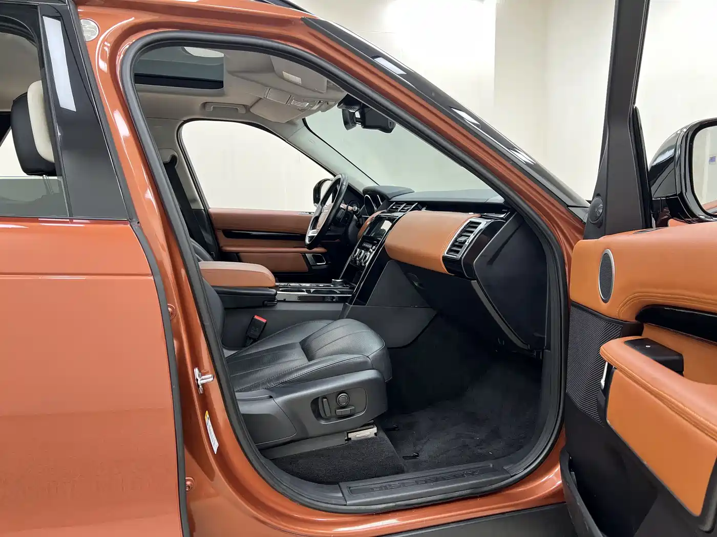 Land Rover Discovery 2017 3.0 SC V6 SE фото 20