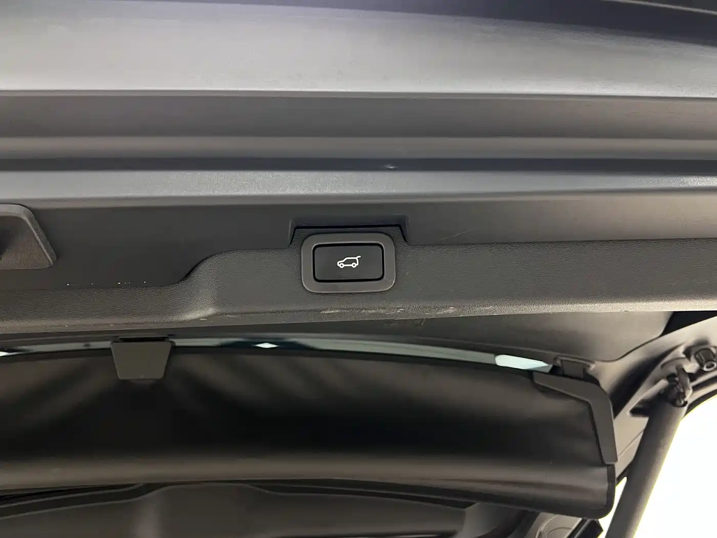 Land Rover Discovery 2017 3.0 SC V6 SE фото 30