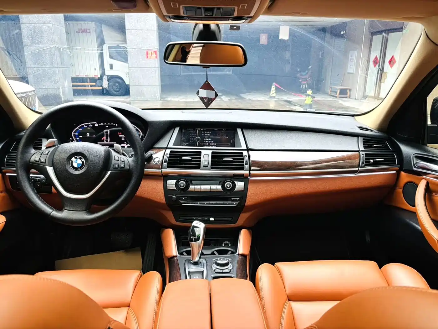 Photo 3 - BMW X6