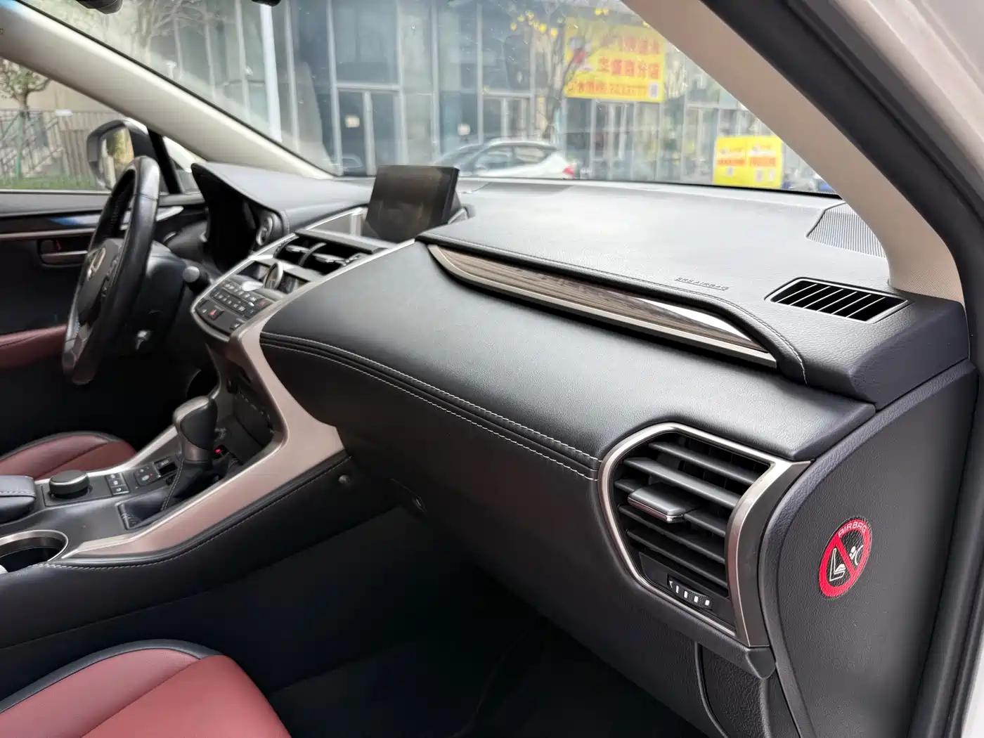 Lexus NX 2015 300h AWD F SPORT фото 19