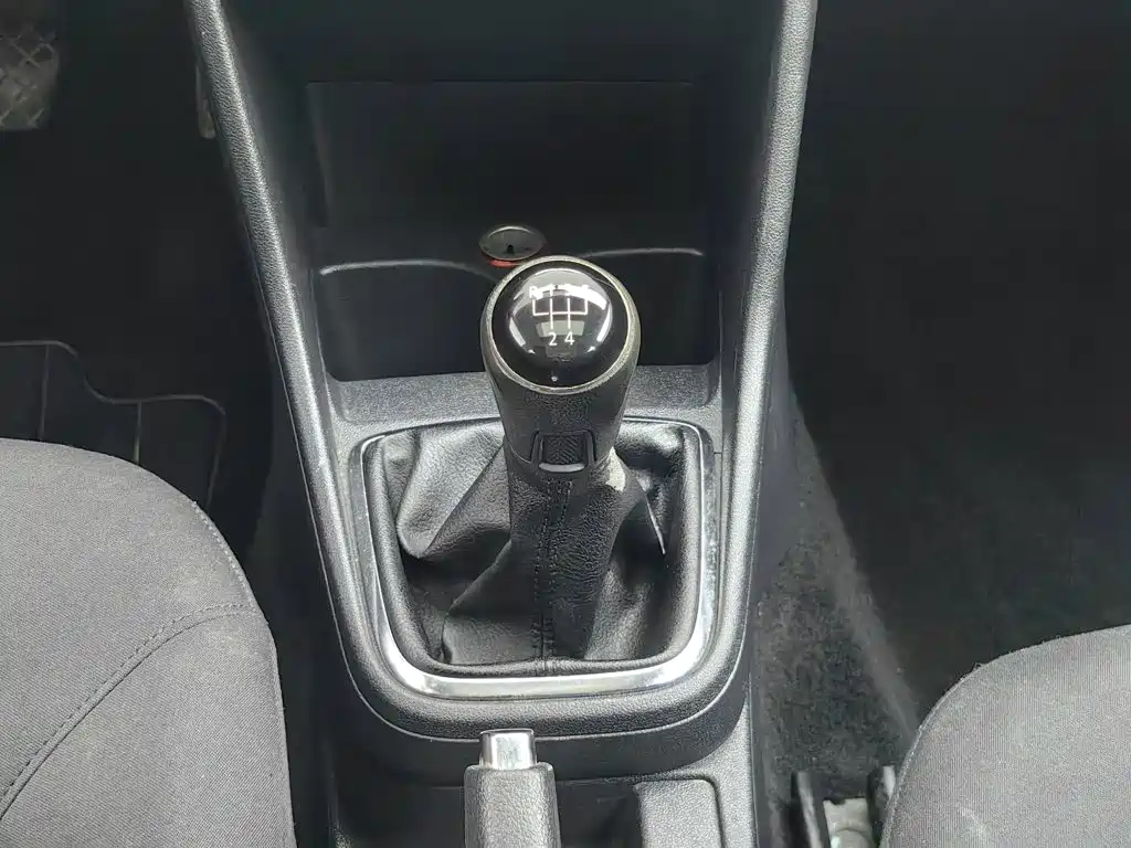Photo 13 - Volkswagen Jetta