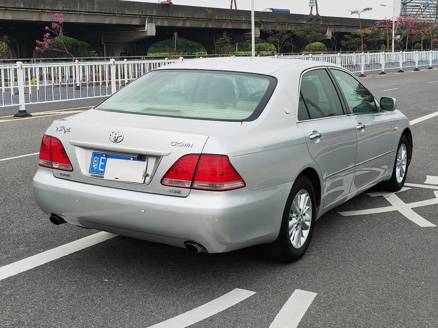 Toyota Crown 2006 2.5L Royal Leather Edition фото 4