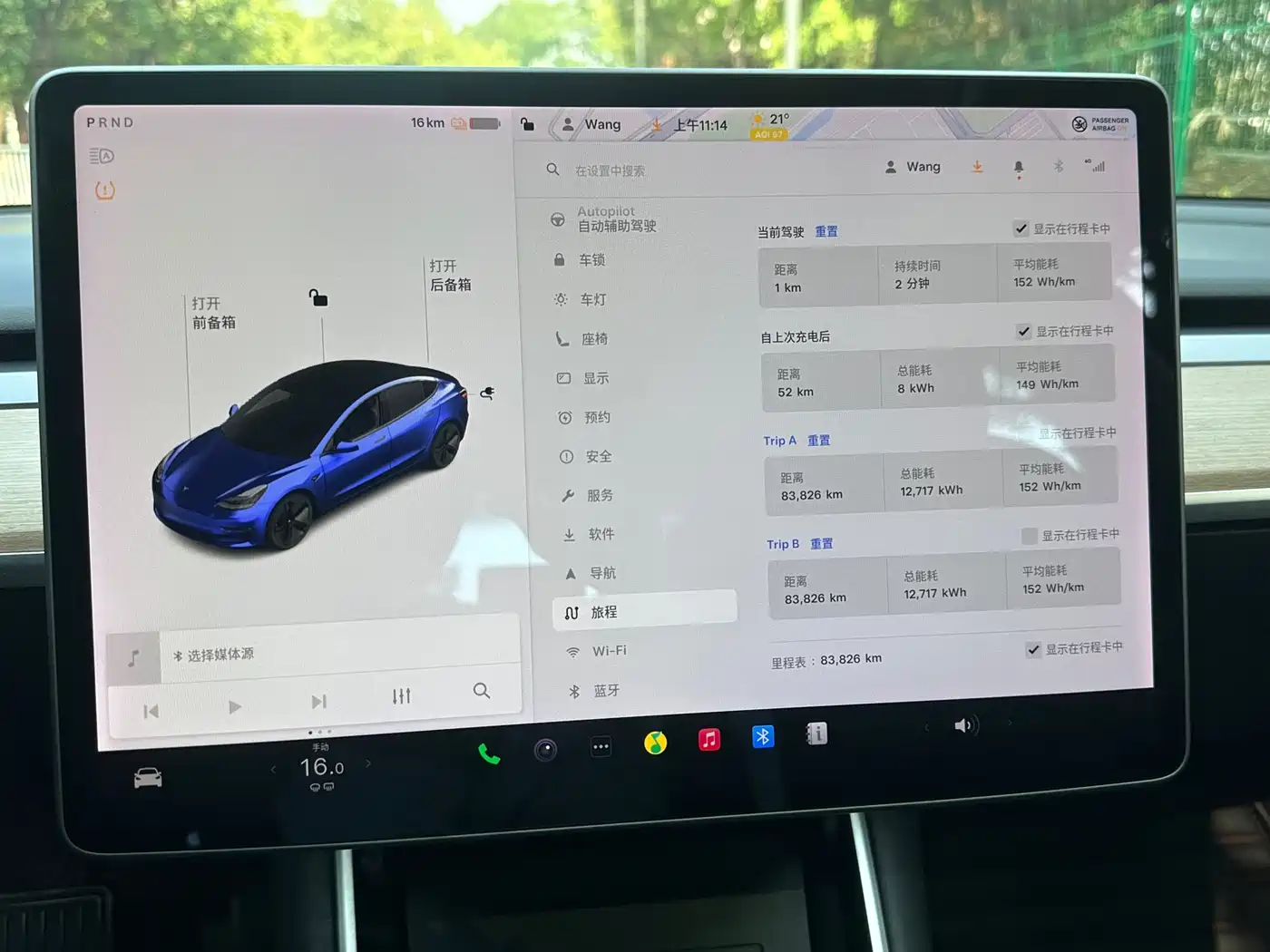 TESLA MODEL 3