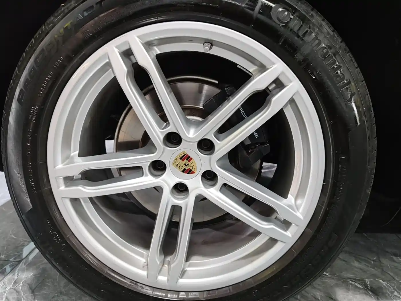 PORSCHE MACAN