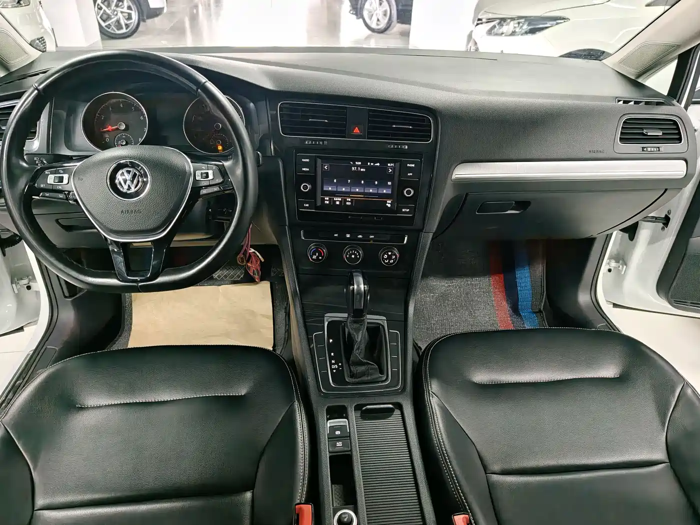 Volkswagen Golf 2018 1.6L Automatic Comfort фото 8