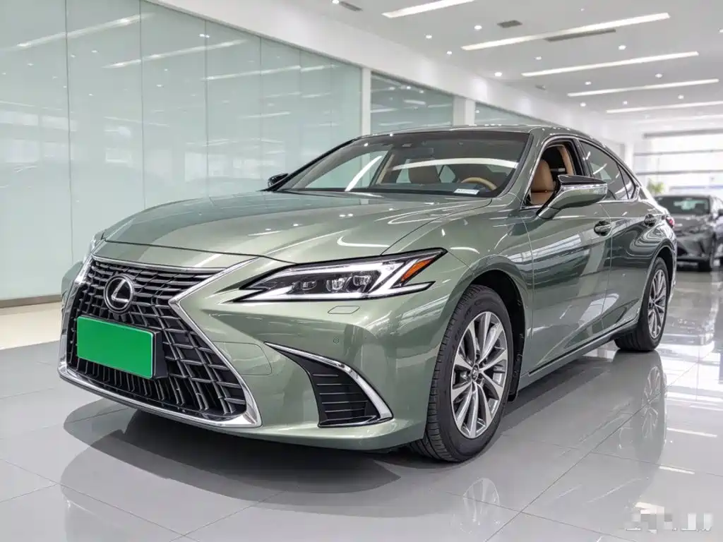 Lexus ES 2025 — пригон из Китая
