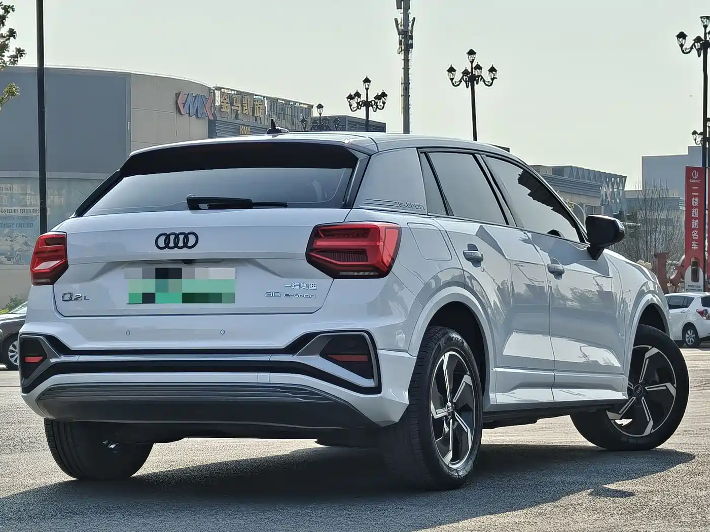 AUDI Q2L E TRON