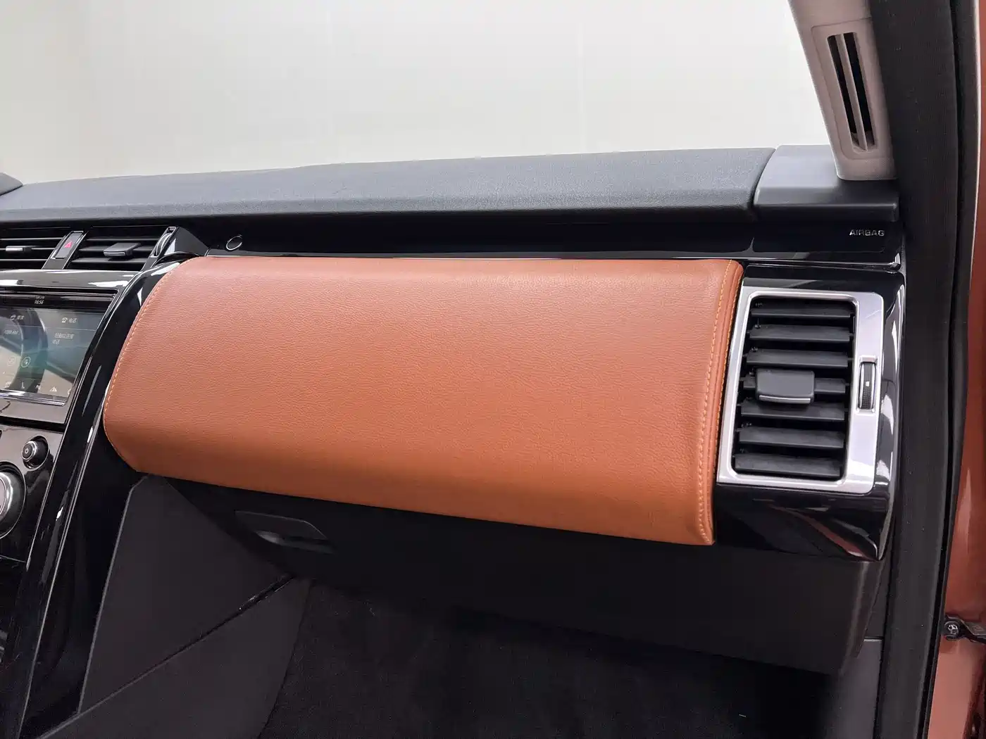 Land Rover Discovery 2017 3.0 SC V6 SE фото 25
