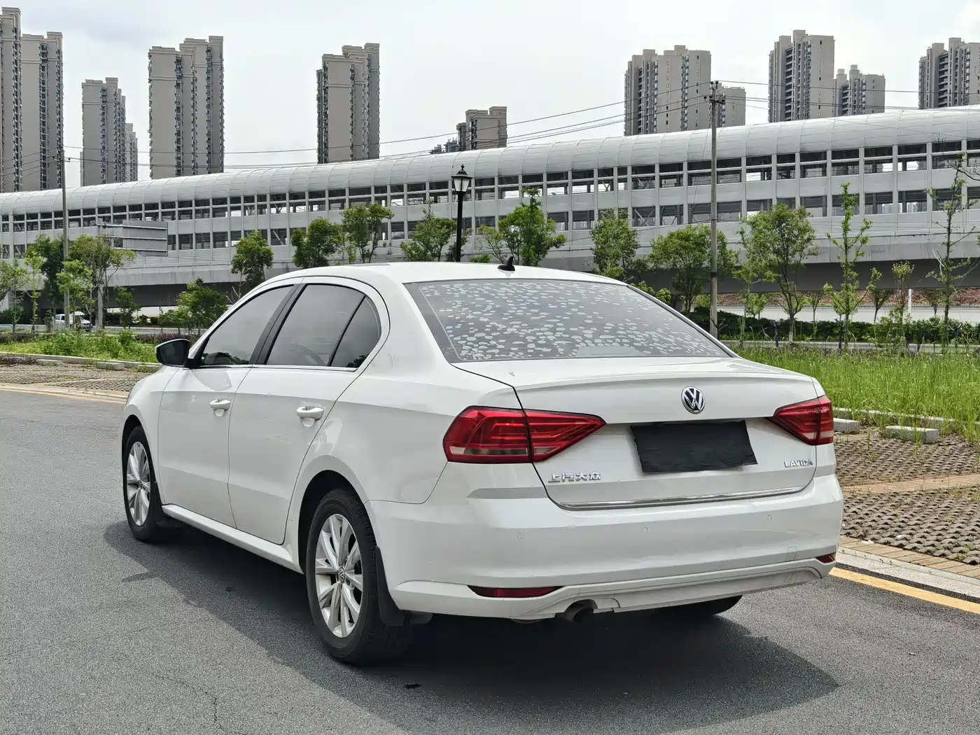 Volkswagen Lavida 2017 1.6L Automatic Comfort Edition фото 9