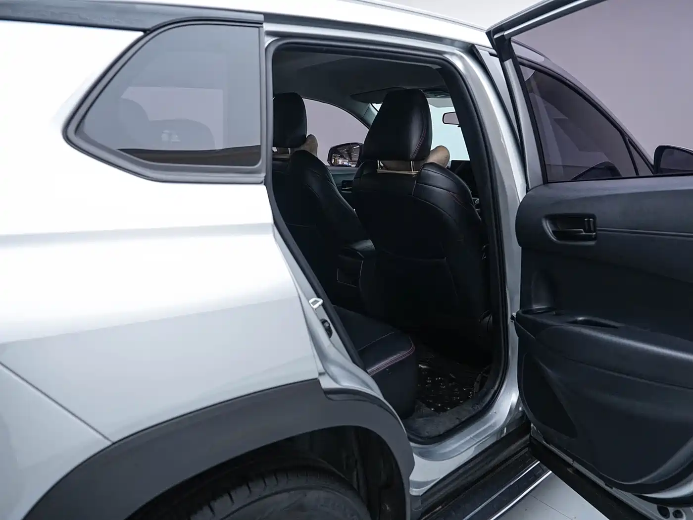 Toyota Frontlander 2023 2.0L CVT Elite Edition фото 13