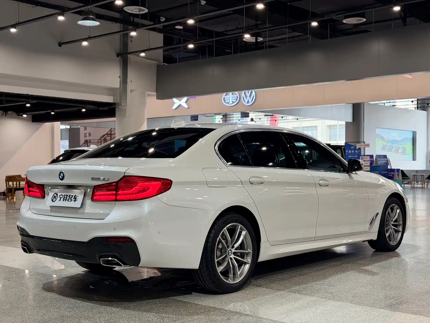 BMW 5 Series 2020 525Li M Sport Package фото 4