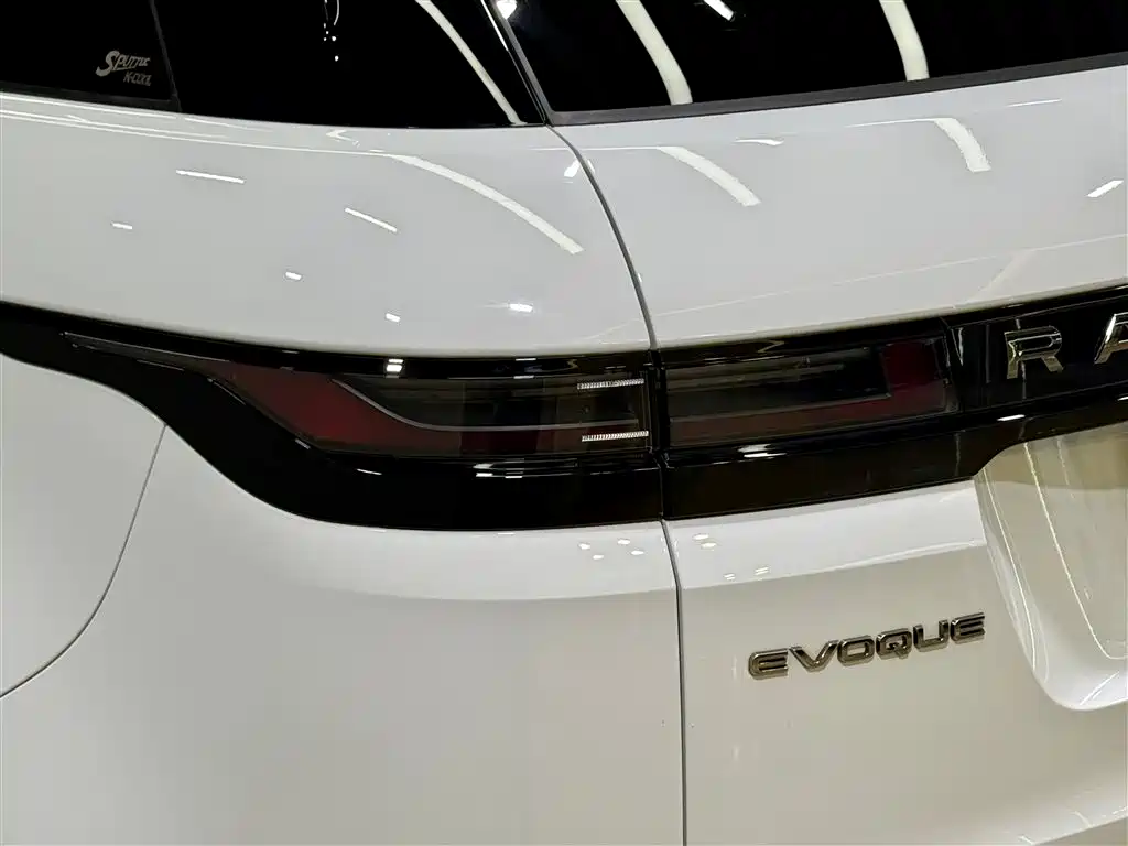 Land Rover Range Rover Evoque 2024 Range Rover Evoque L 249PS Light Master Edition фото 9