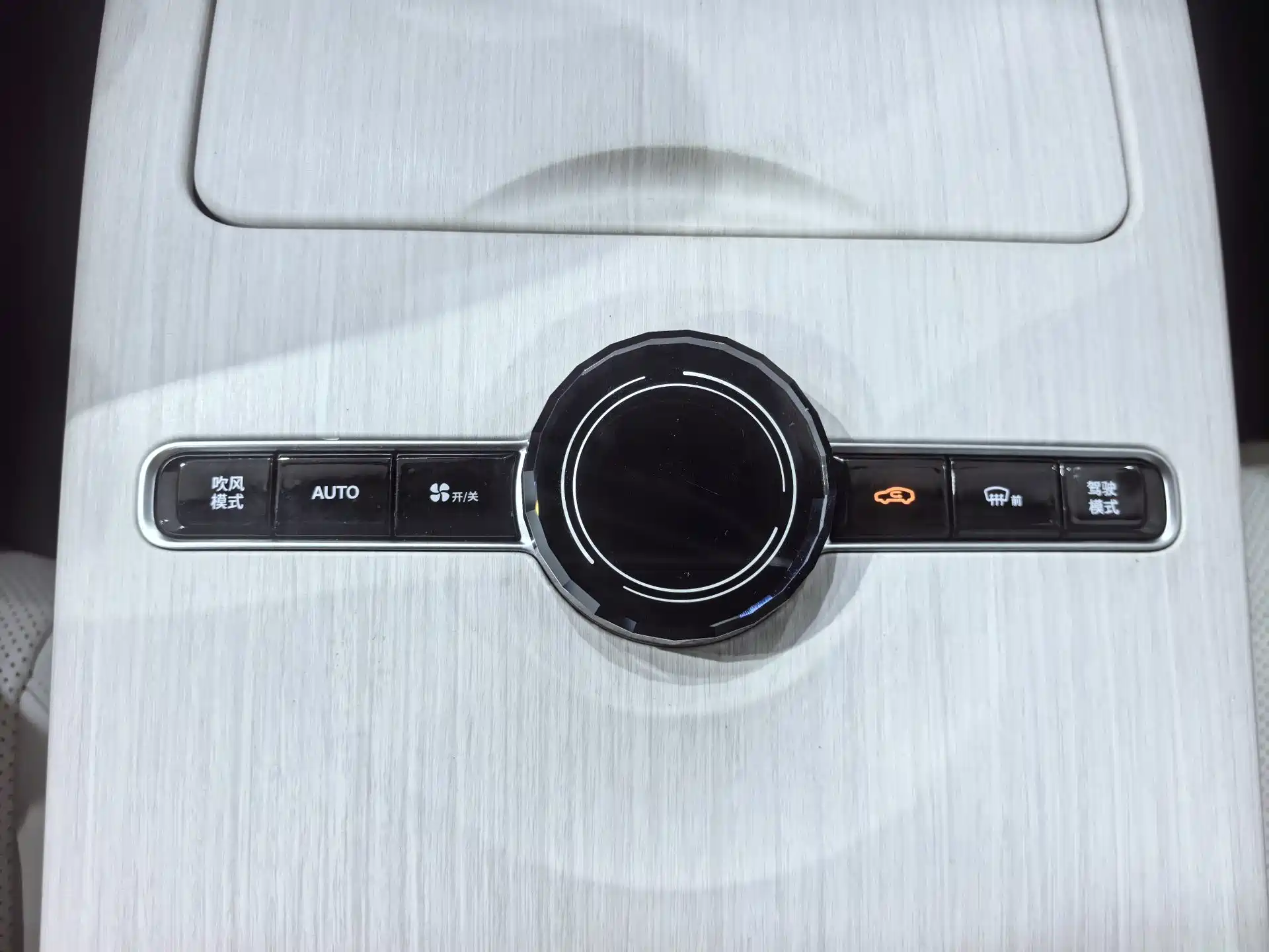 صورة 6 - Geely Galaxy Galaxy E8