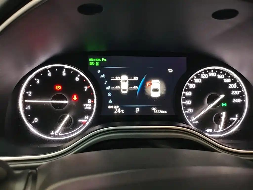 Toyota Avalon 2022 2.0L XLE Premium фото 12