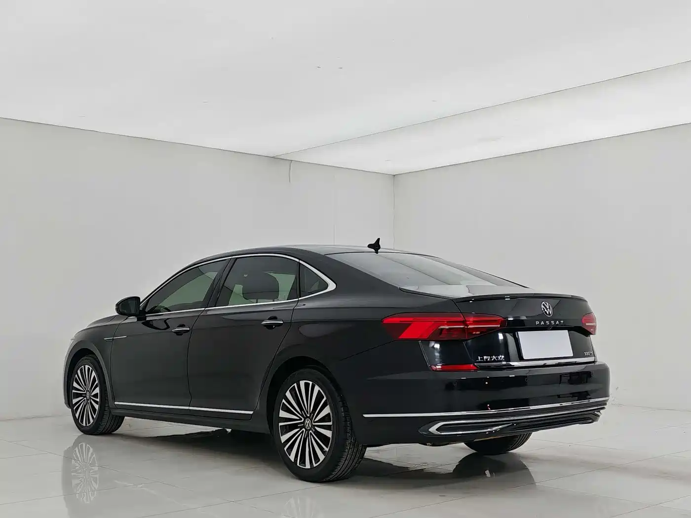 Volkswagen Passat 2020 Facelift 330TSI Luxury China VI фото 3