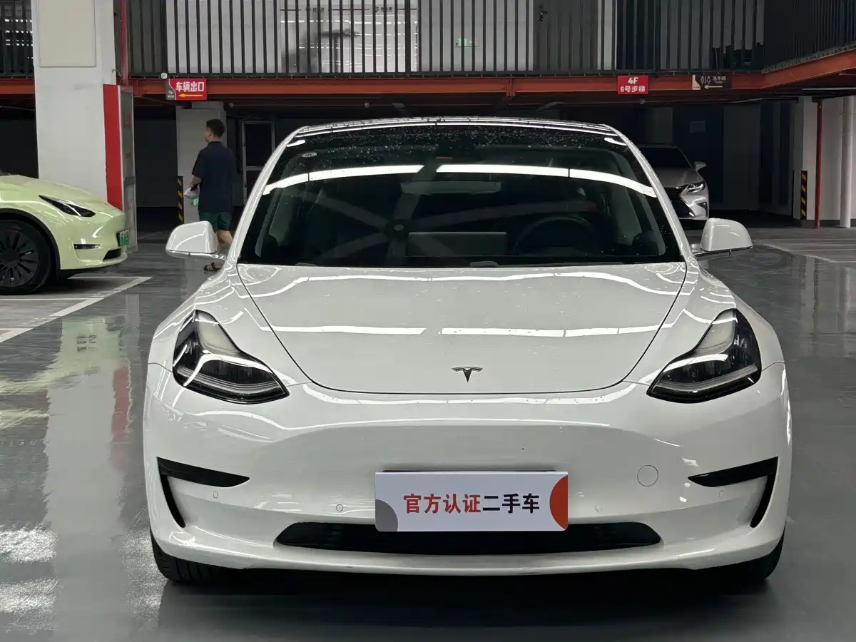 Фото 1 - Tesla Model 3
