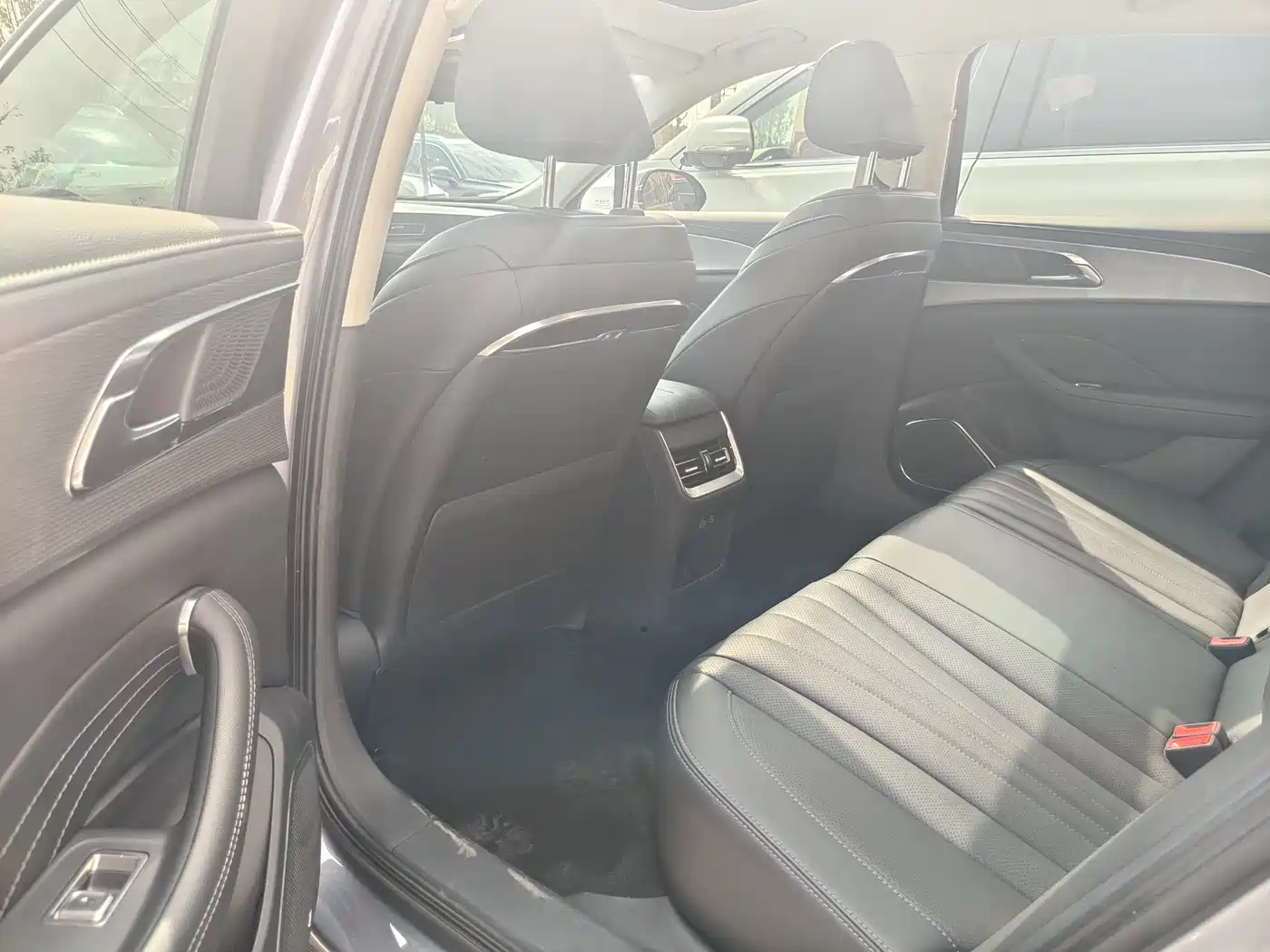 Hongqi H5 2024 1.5T DCT Smart Connect Flag Rhythm Edition фото 14