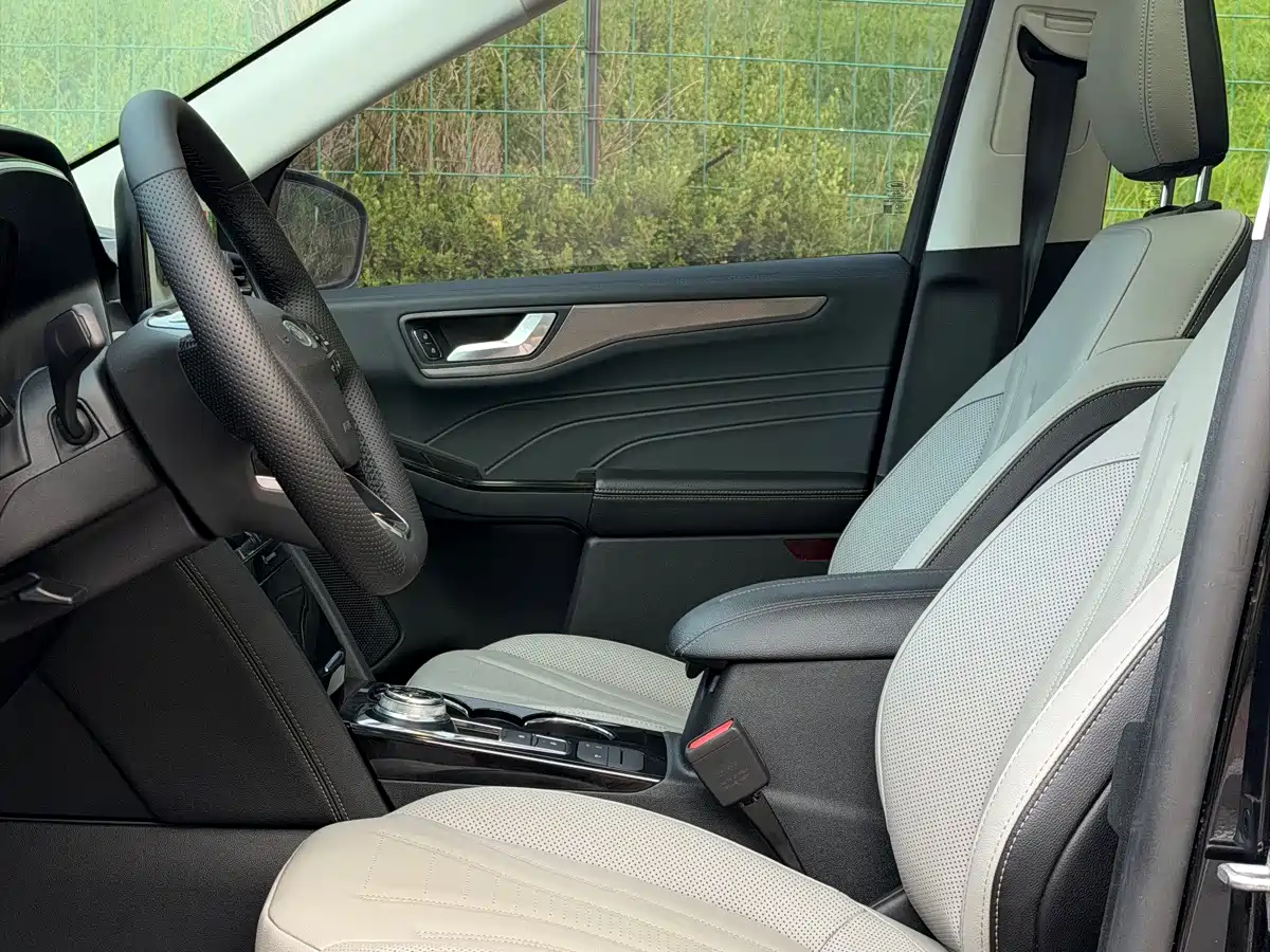 Ford Escape 2023 2020 EcoBoost 245 2WD Premium Edition