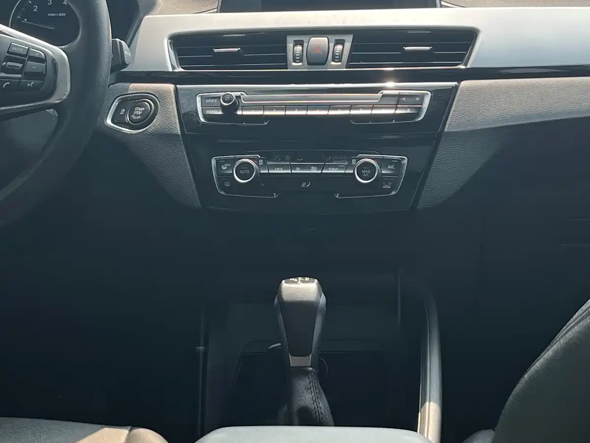 BMW X1 2018 sDrive18Li Fashion Model фото 13