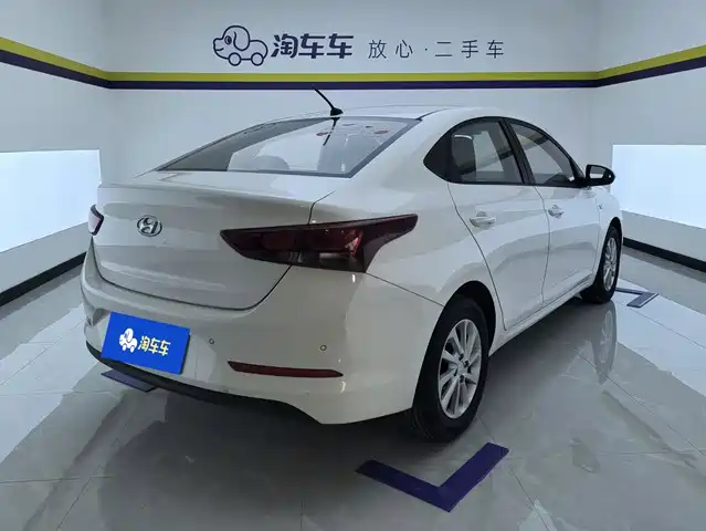 Hyundai Verna 2016 1.4L Manual Cool Edition GLS — фото 3