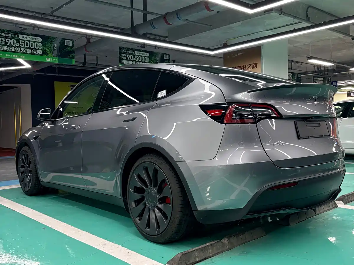 TESLA MODEL Y