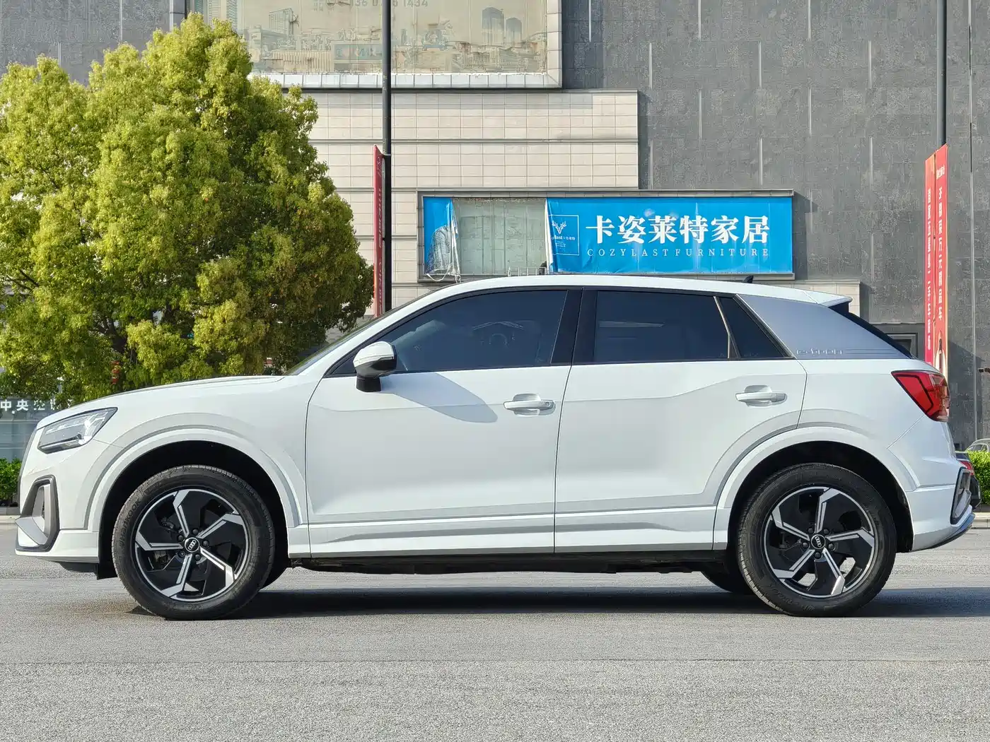 AUDI Q2L E TRON