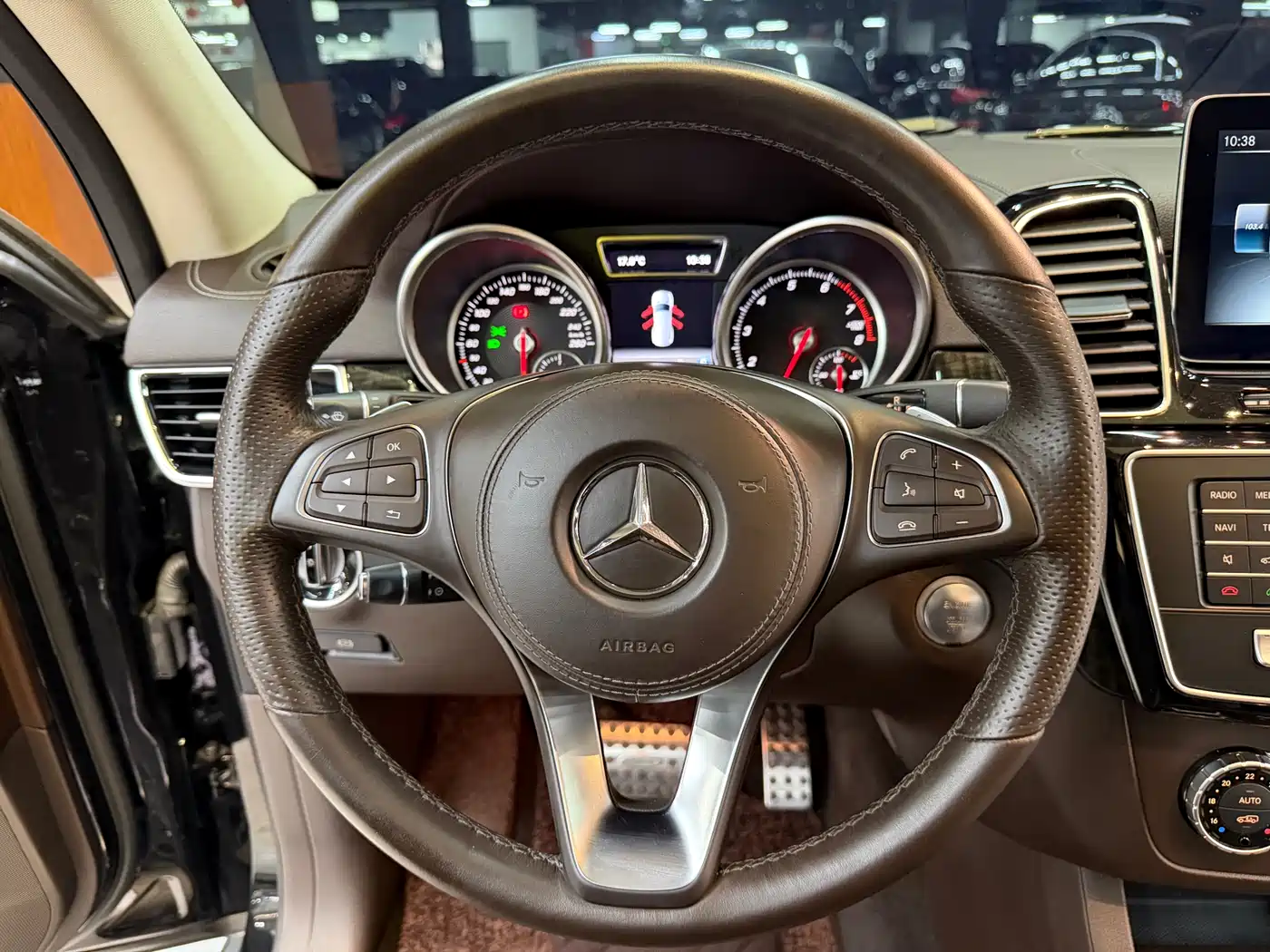 Mercedes-Benz GLS 2018 Facelift GLS 400 4MATIC Luxury фото 18