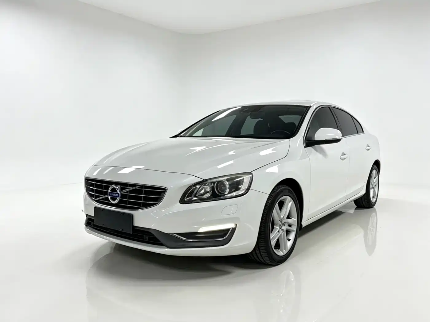 Фото 1 - Volvo S60