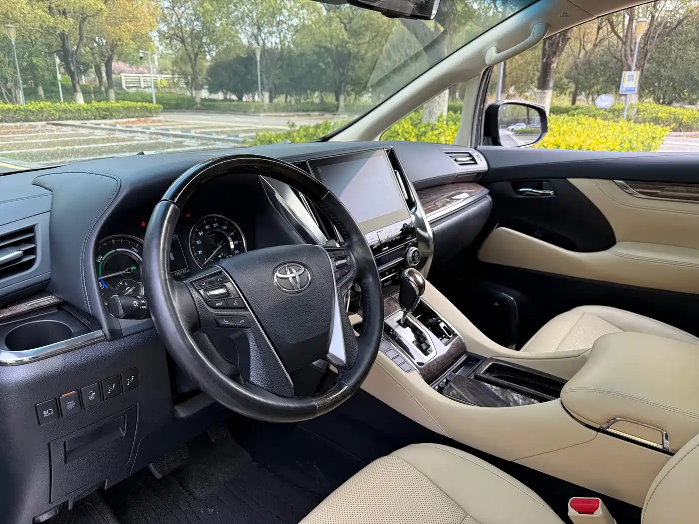 Toyota Vellfire 2021 Crown Hybrid 2.5L HV Premium Edition фото 6