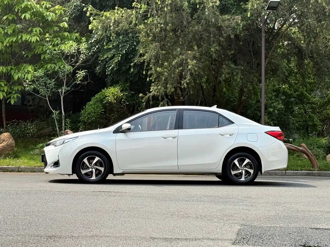 Toyota Levin 2017 Facelift 185T CVT Elite (China V) фото 4