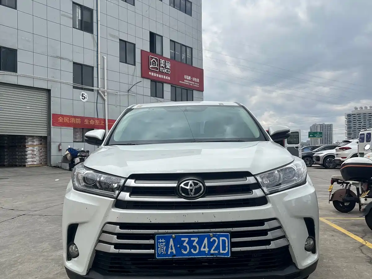 TOYOTA HIGHLANDER