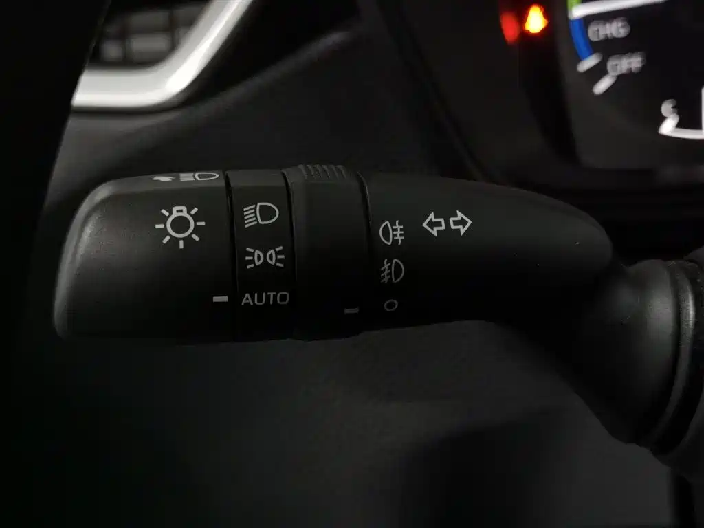 Toyota Corolla 2021 Hybrid 1.8L E-CVT Elite Edition фото 21