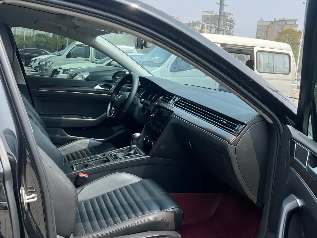 Volkswagen Magotan 2019 330TSI DSG Luxury Class China VI фото 3