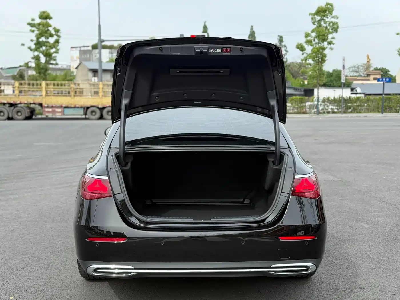 Mercedes-Benz E-Class 2025 E 300 L Luxury фото 20