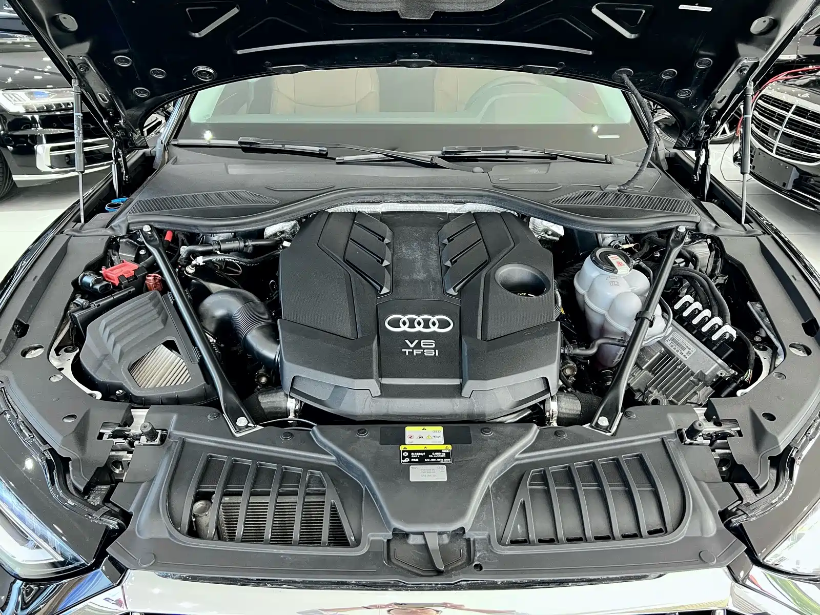 Photo 26 - Audi A8