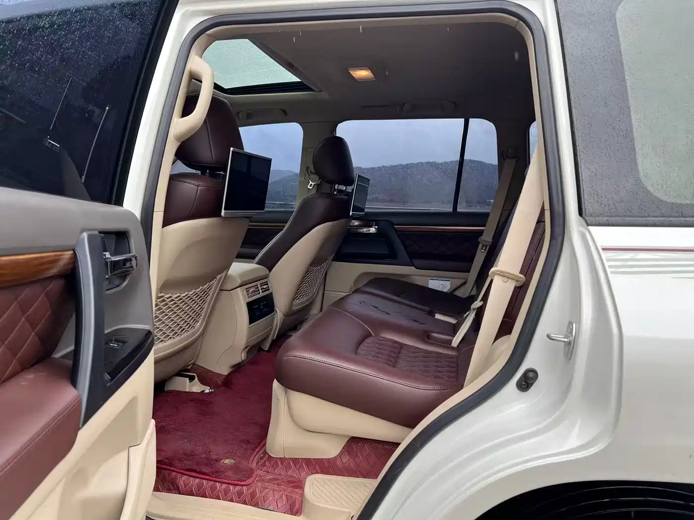 Toyota Land Cruiser (Import) 2015 4.6L V8 Middle East Limited Edition фото 9