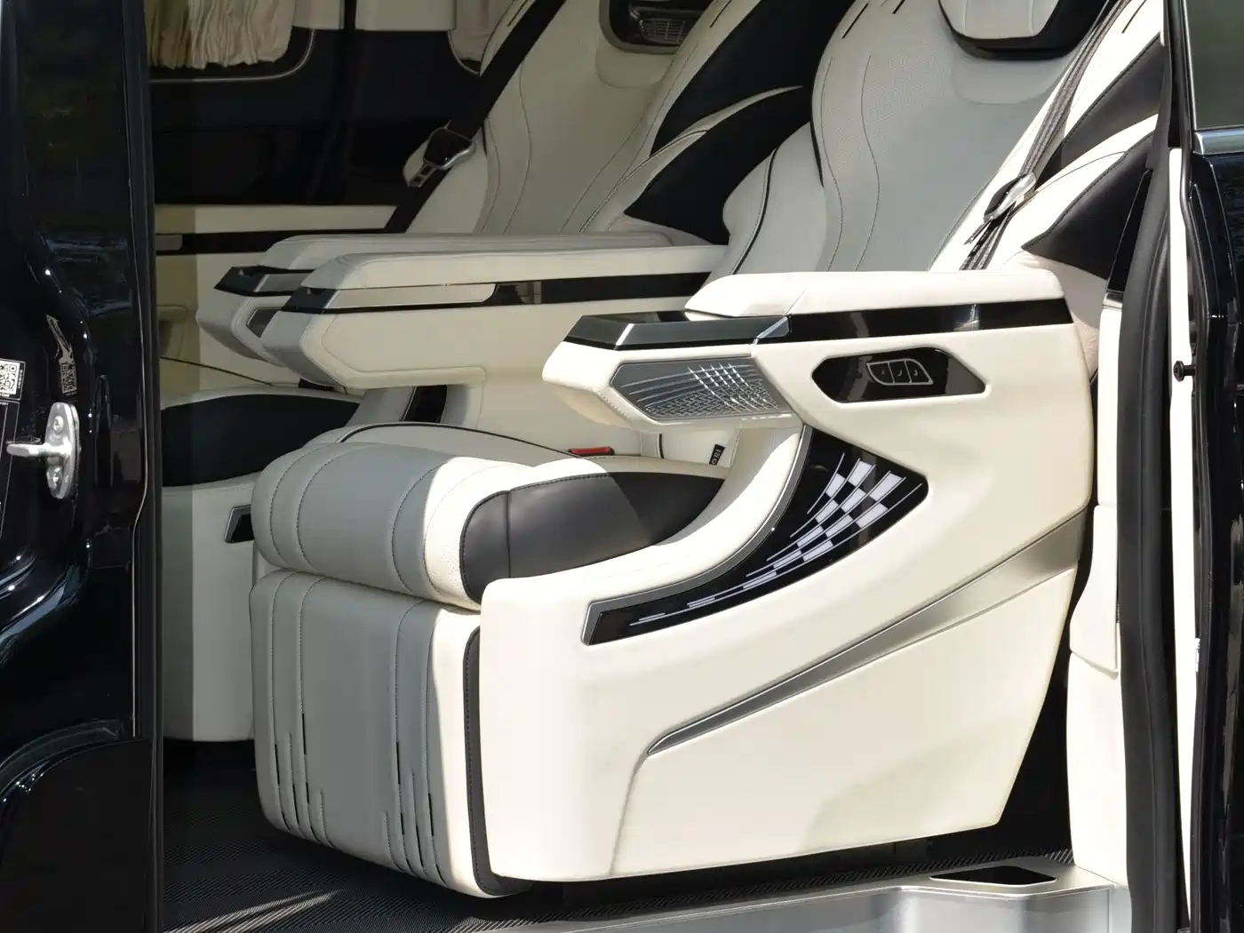 Mercedes-Benz V-Class 2022 V 260 L Long Wheelbase Prestige Edition фото 9