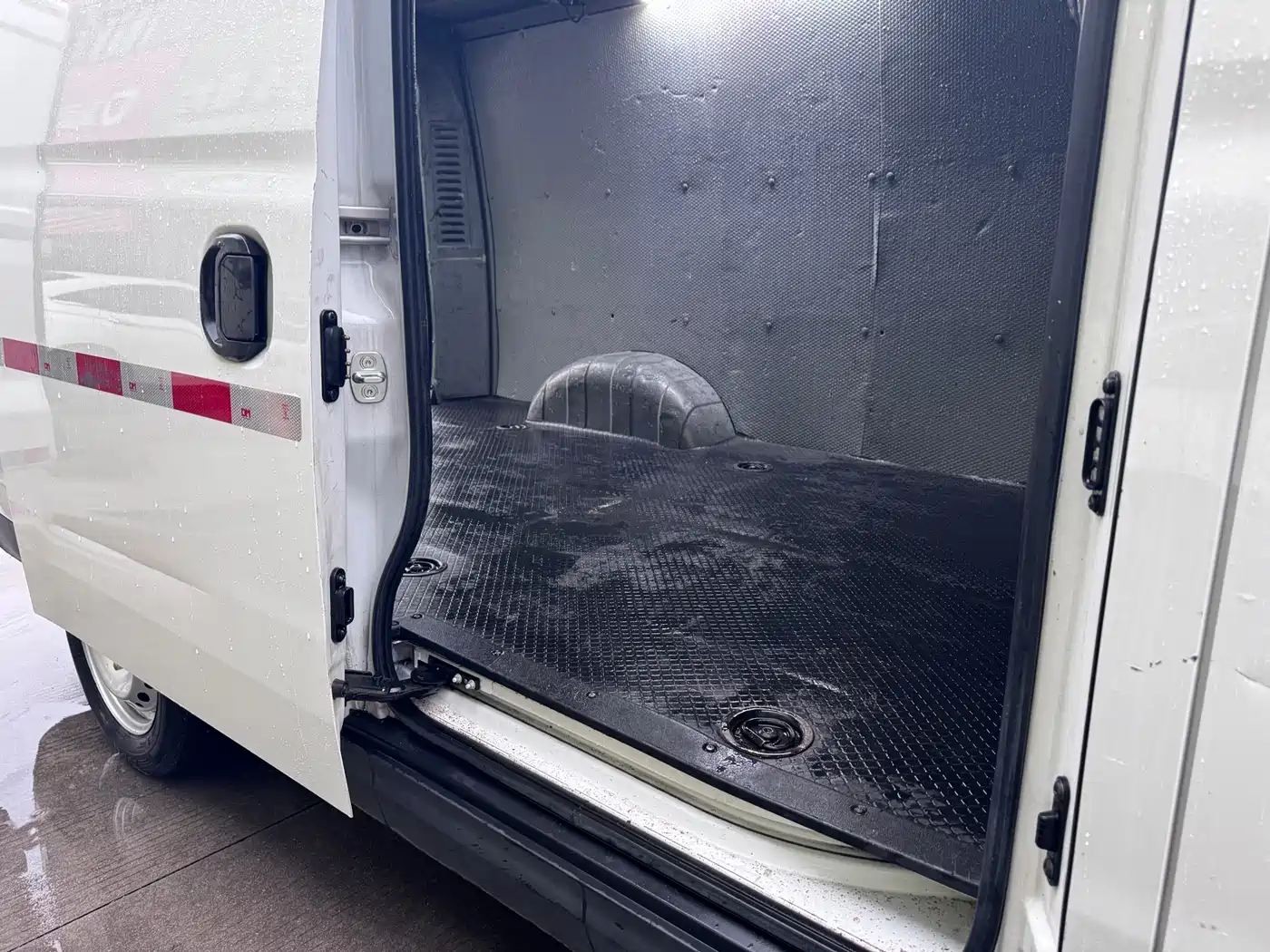 SAIC Maxus Maxus EV30 2023 Pure Electric Intelligent Logistics Expert Long Wheelbase CATL фото 8