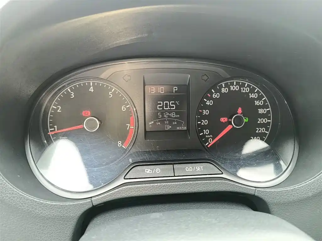 Volkswagen Polo 2016 1.4L Automatic Trend фото 12