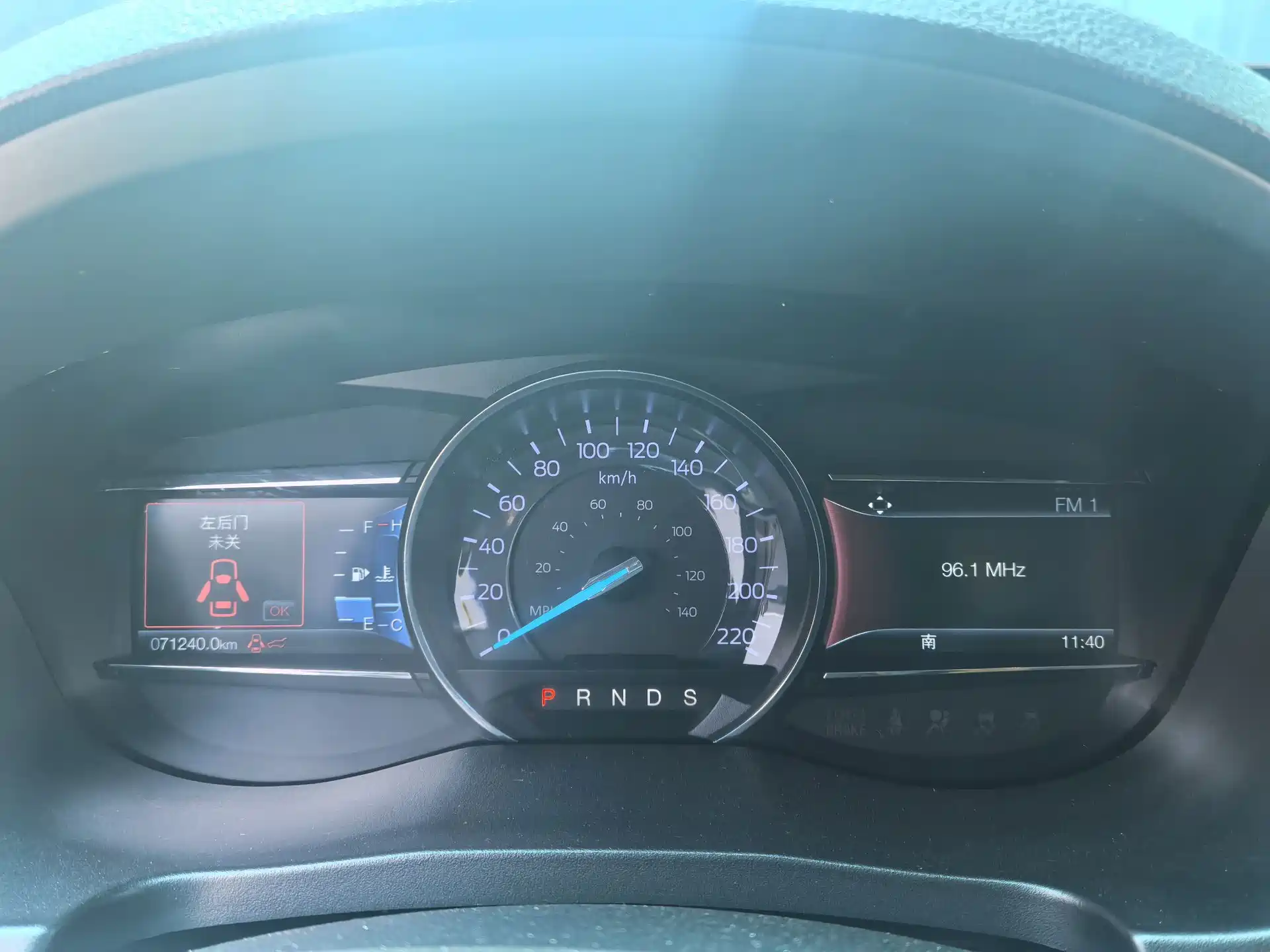 Photo 27 - Ford Explorer (Import)