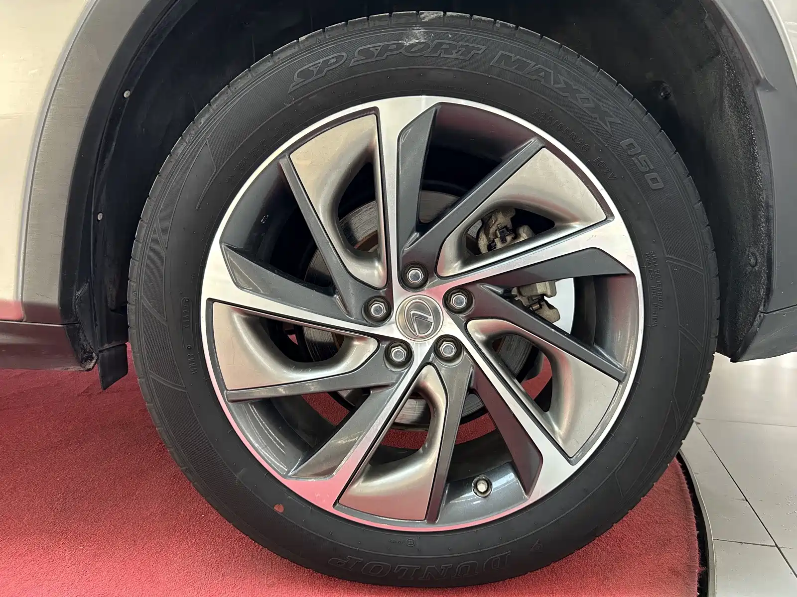 Фото 39 - Lexus RX