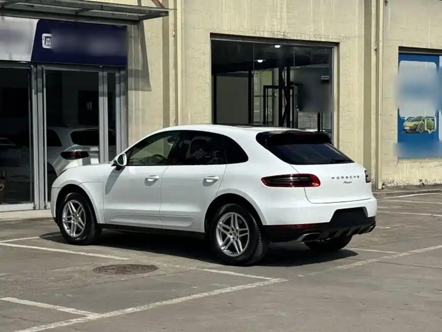 Photo 8 - Porsche Macan