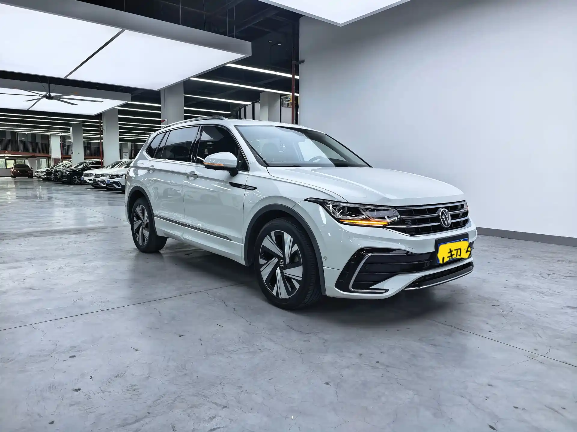 Фото 3 - Volkswagen Tiguan L