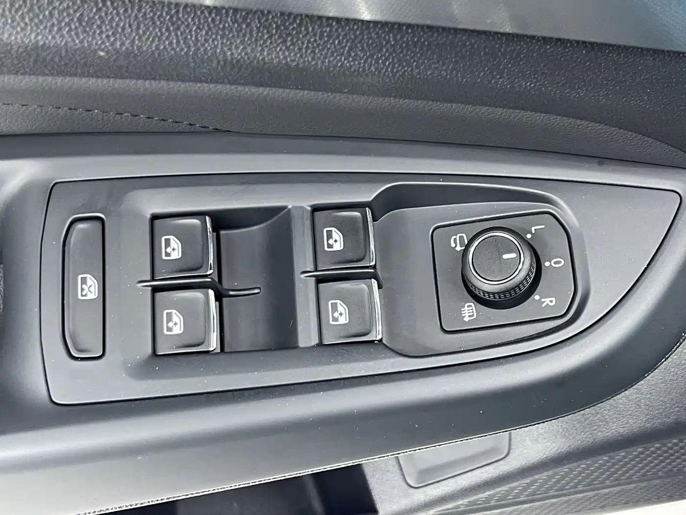 Volkswagen Passat 2024 380TSI Dragon Soaring Edition фото 16