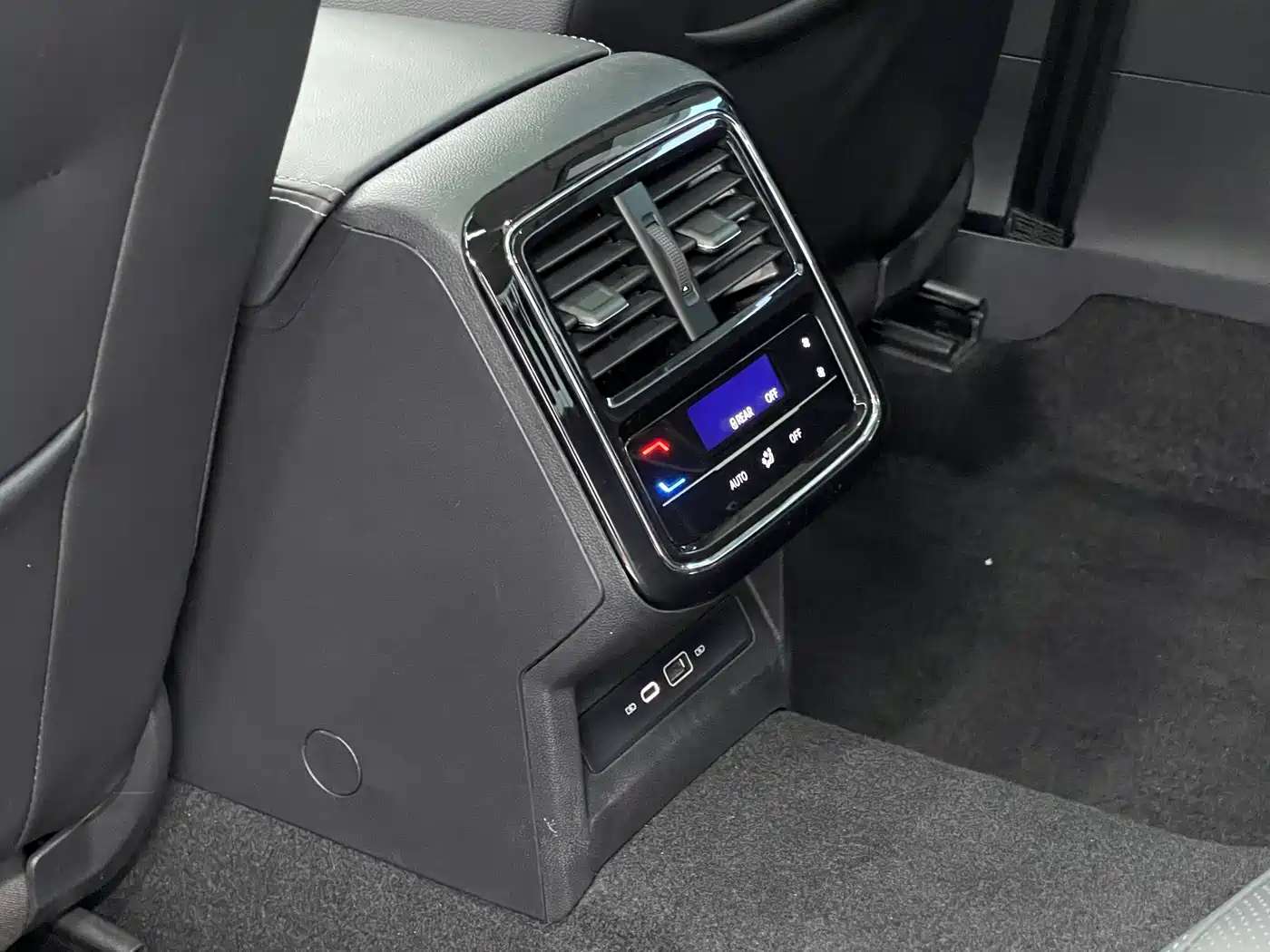 Volkswagen Passat 2024 380TSI Dragon Soaring Edition фото 18