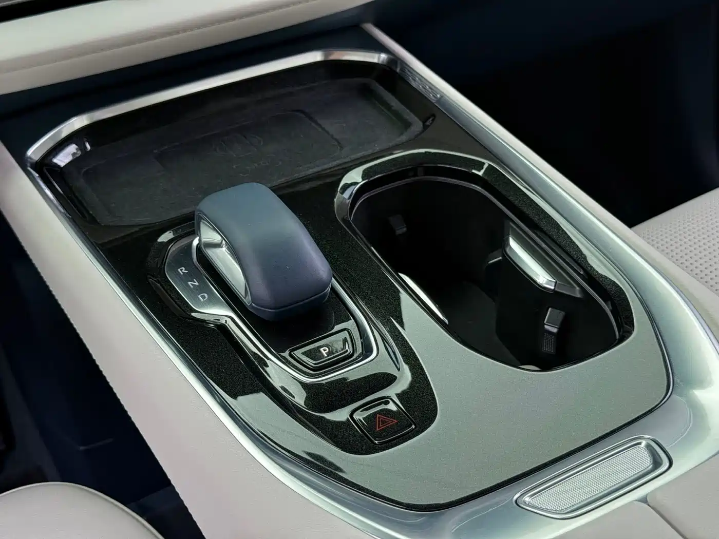 ZEEKR 009 2026 2024 6-seat Executive AWD 108kWh
