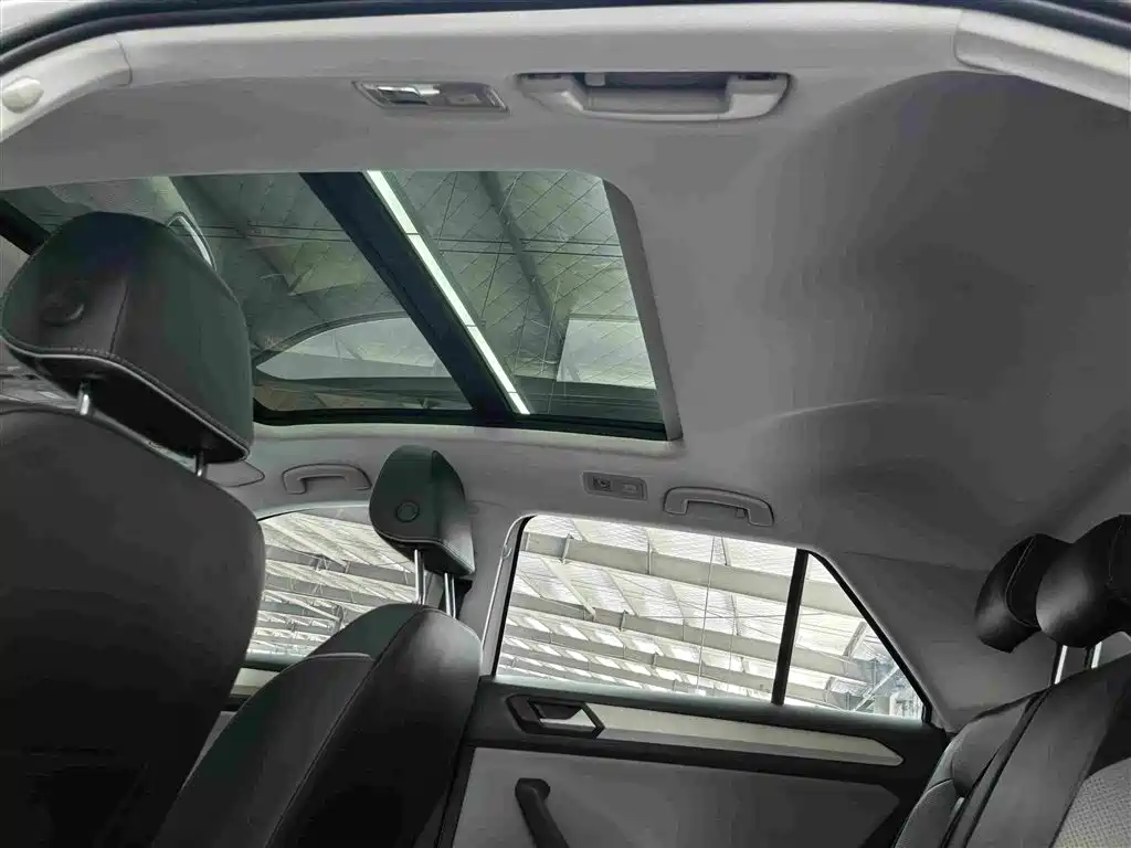 VOLKSWAGEN T-ROC EXPLORING SONGS