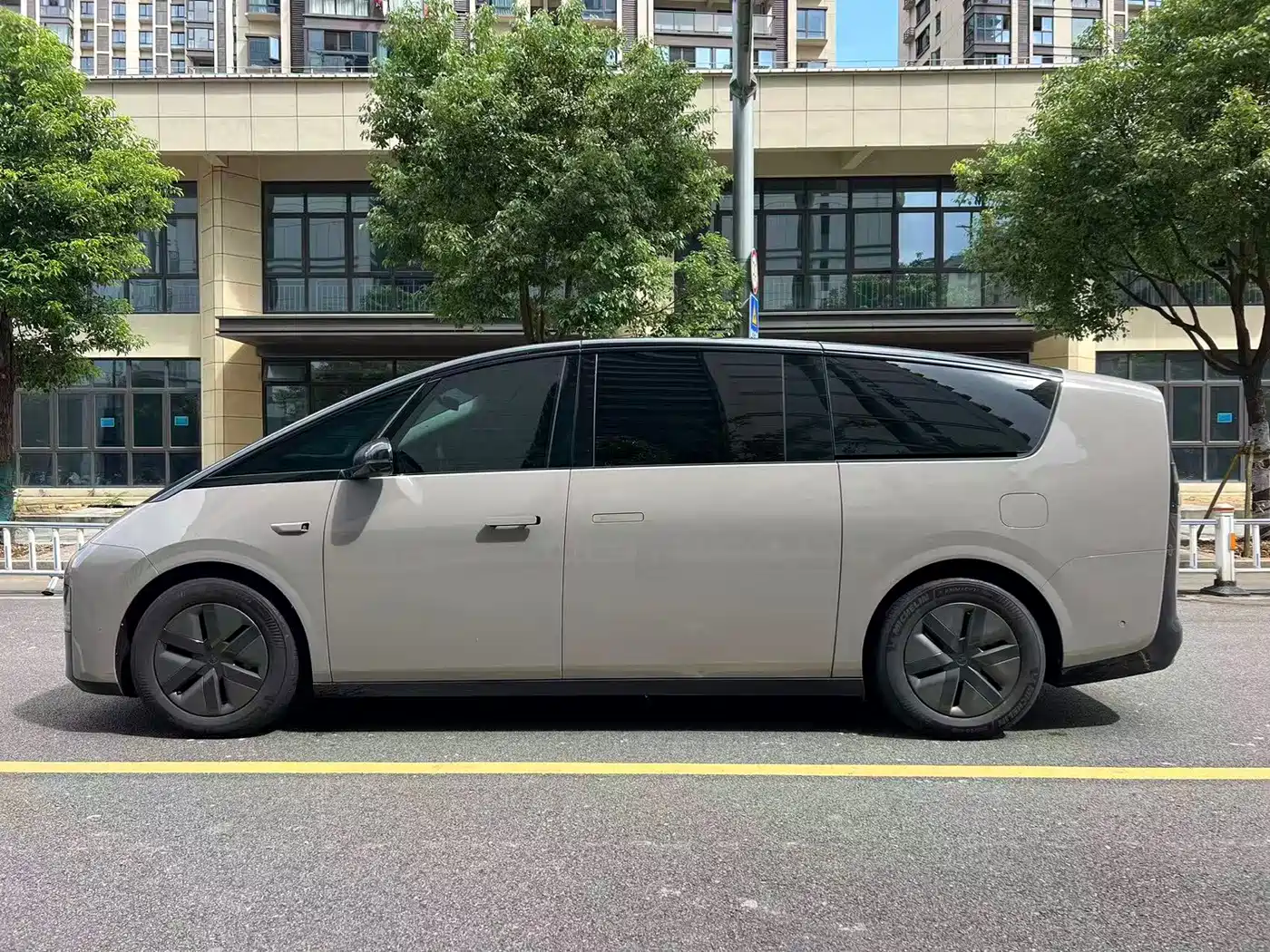 Li Auto MEGA 2025 2024 Ultra