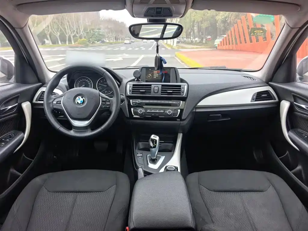 BMW 1 Series (Import) 2016 118i Leading фото 9
